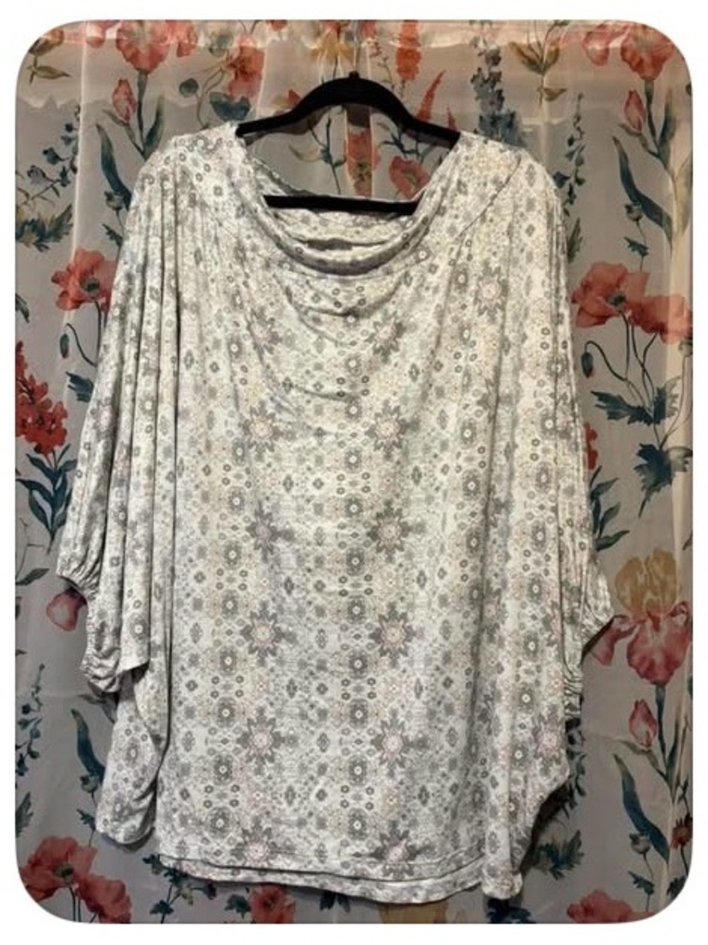 ODDY Women's Boatneck Floral Tunic — Light Gray with Pale Pink & Sage